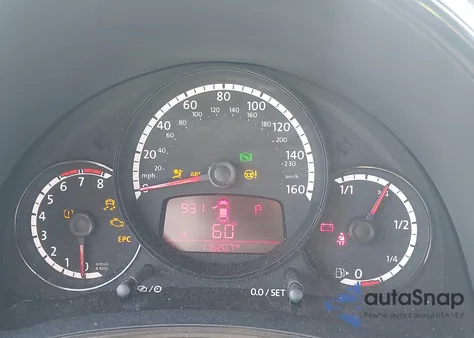 2015 Volkswagen Beetle 1.8T Fleet Edition z USA, uszkodzony, nr VIN 3VWF17AT1FM645428